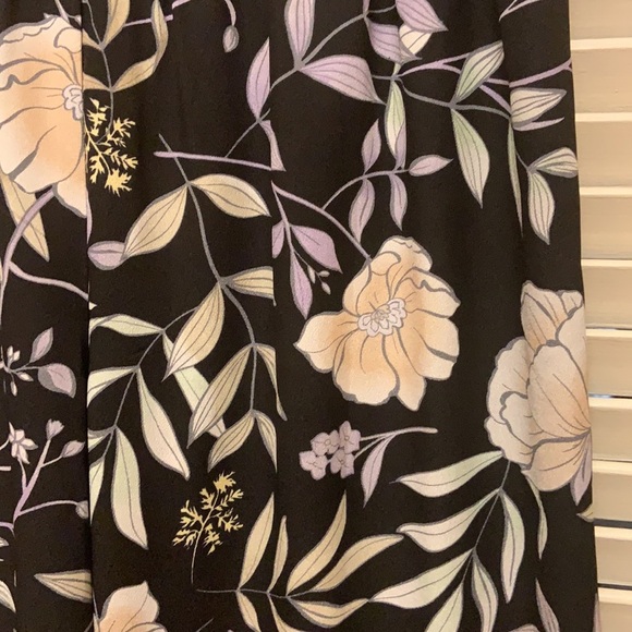 5. Add some WOW to your closet!!!!!!Calvin Klein Floral Wide Leg Pants in Black - Picture 6 of 16